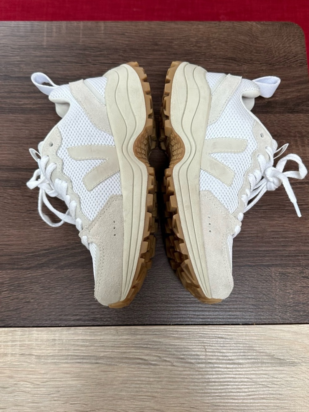 Veja Venturi Sneakers size 6 - Picture 3 of 10